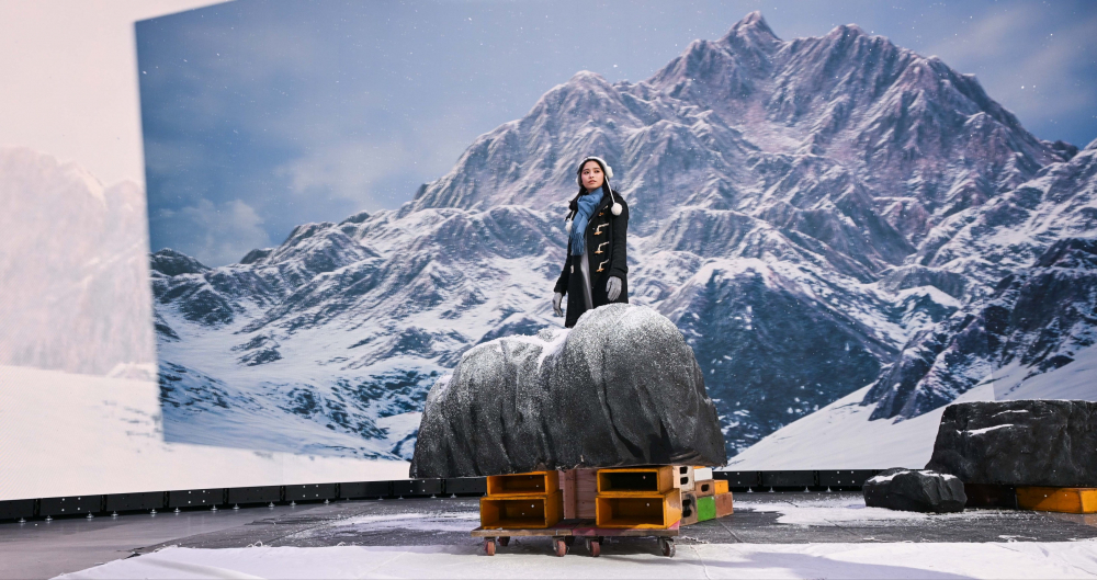 z6尊龙(中国有限公司)-官方网站顯示屏專業調校技術與專案安裝經驗，使顯示屏呈現創作者想表達的精緻內容，讓表演者有沉浸式臨場感使演出逼真