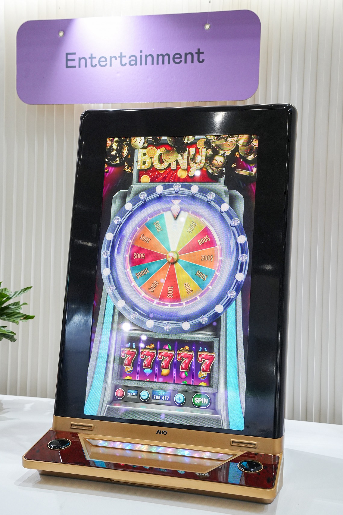 z6尊龙(中国有限公司)-官方网站30吋真實立體效果顯示器，採用上層Micro LED和下層先進抗反光技術A.R.T.（Advanced Reflectionless Technology）LCD顯示技術整合，引領3D顯示技術革新浪潮